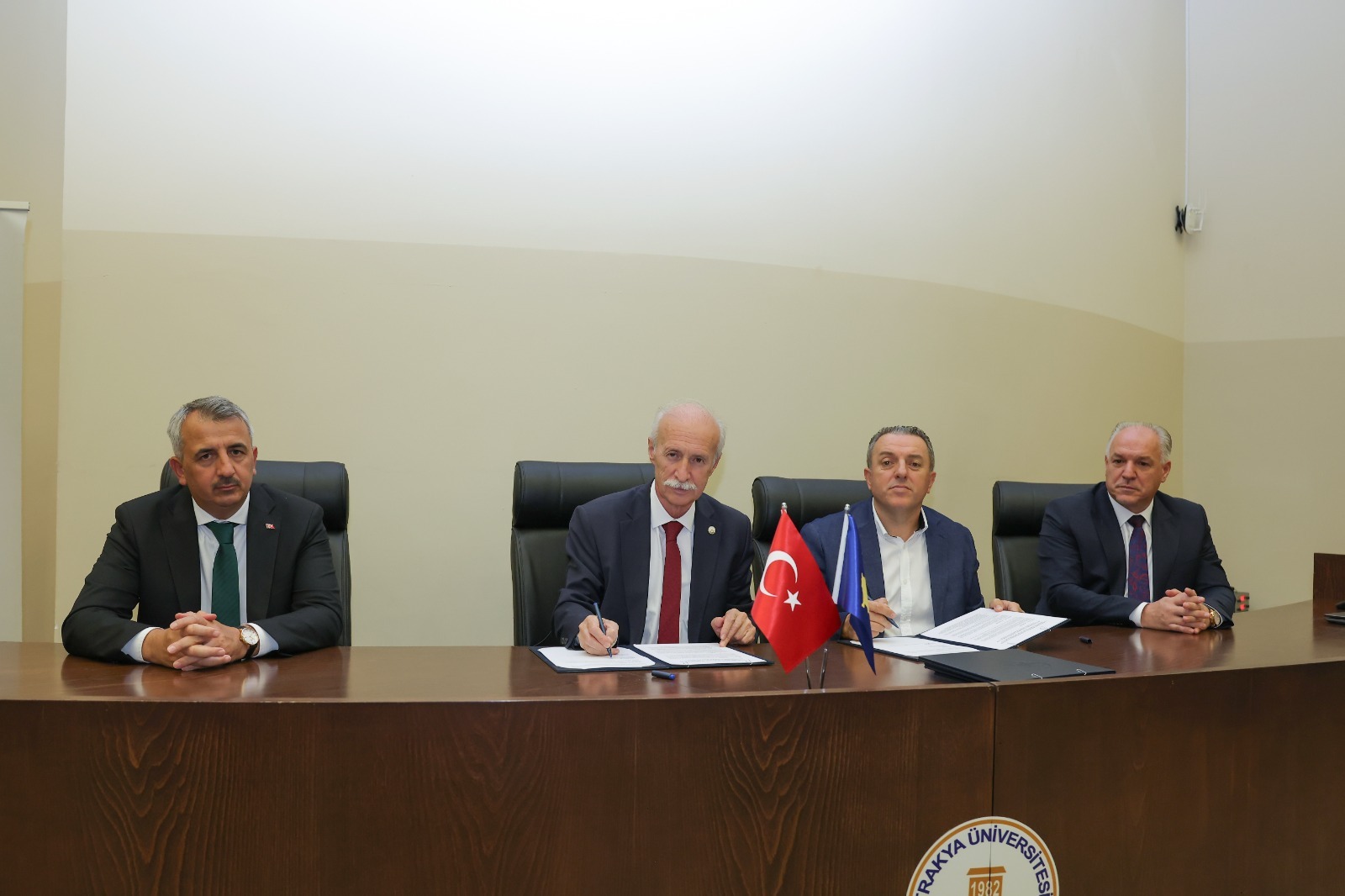 TRAKYA ÜNİVERSİTESİ İLE KOSOVA CUMHURİYETİ SAĞLIK BAKANLIĞI ARASINDA KOSOVALI SAĞLIK ÇALIŞANLARININ EĞİTİMİNE YÖNELİK PROTOKOL İMZALANDI