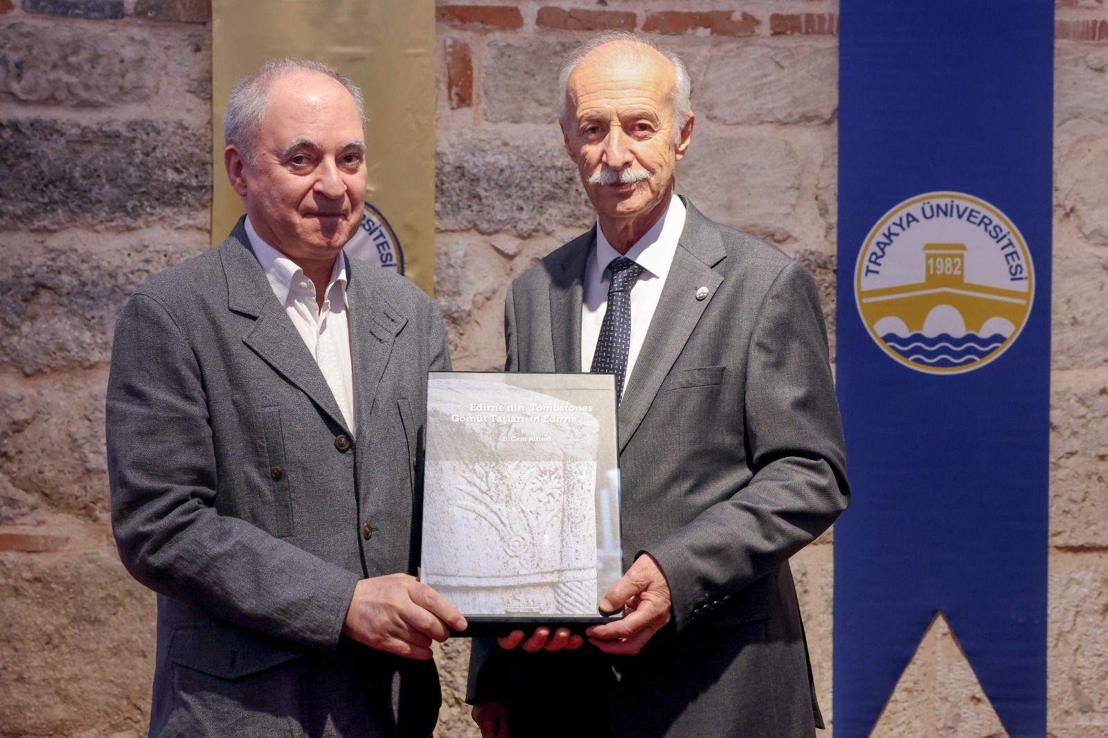 TRAKYA ÜNİVERSİTESİNDEN EDİRNE’NİN KÜLTÜREL MİRASINA YENİ ESER: “FOTOĞRAF VE DESENLERLE DR. RIFAT OSMAN”