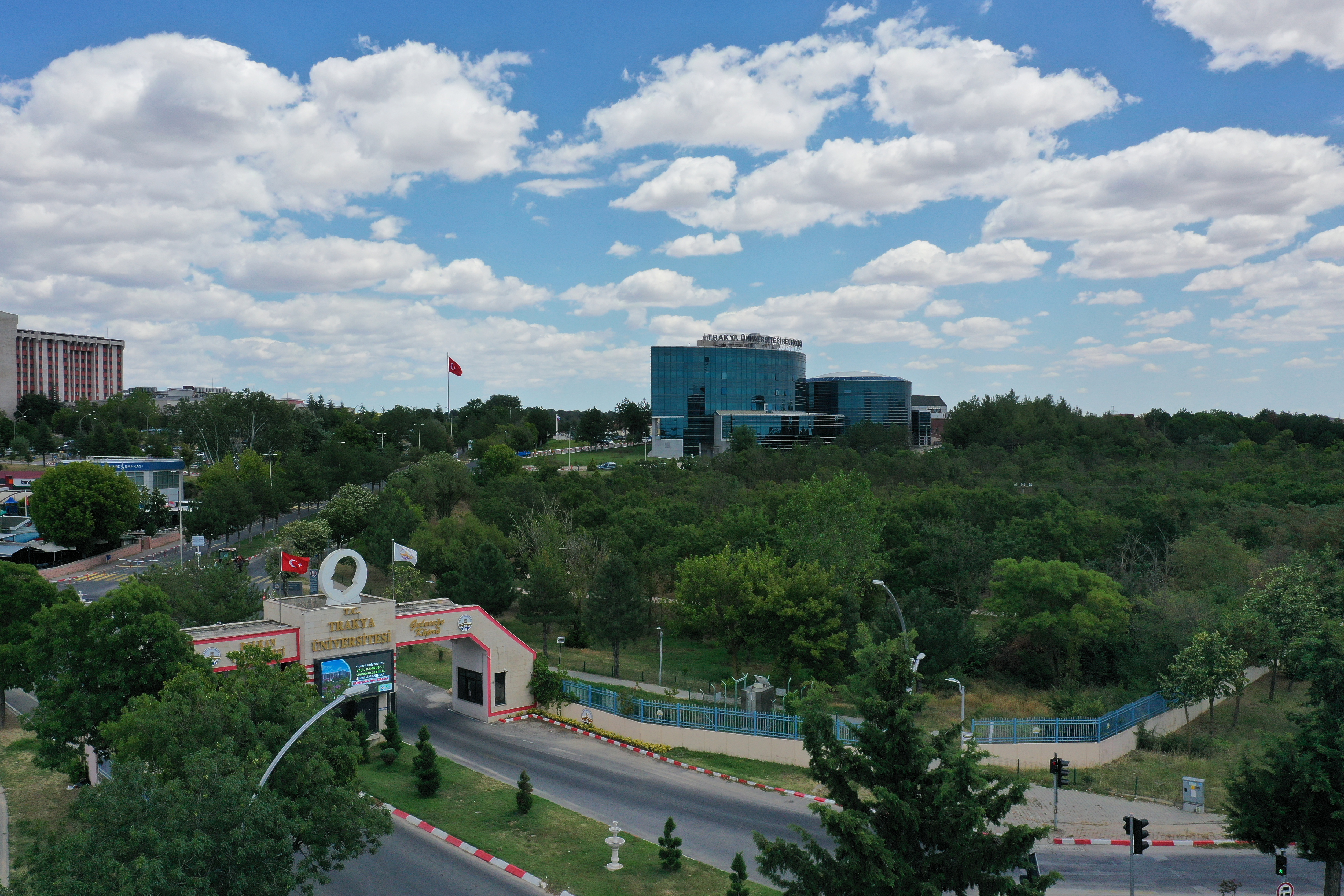TRAKYA ÜNİVERSİTESİ UI GREENMETRIC SIRALAMASINDA DÜNYADA 176. SIRAYA YÜKSELDİ