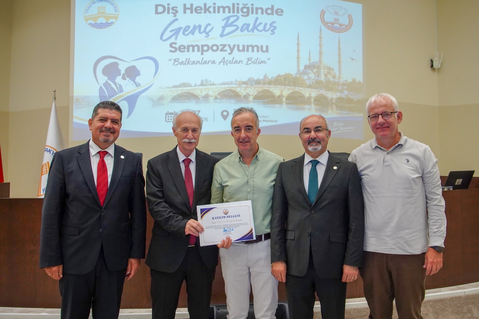 DİŞ HEKİMLİĞİNDE GENÇ BAKIŞ SEMPOZYUMU “BALKANLARA AÇILAN BİLİM” TEMASIYLA DÜZENLENDİ