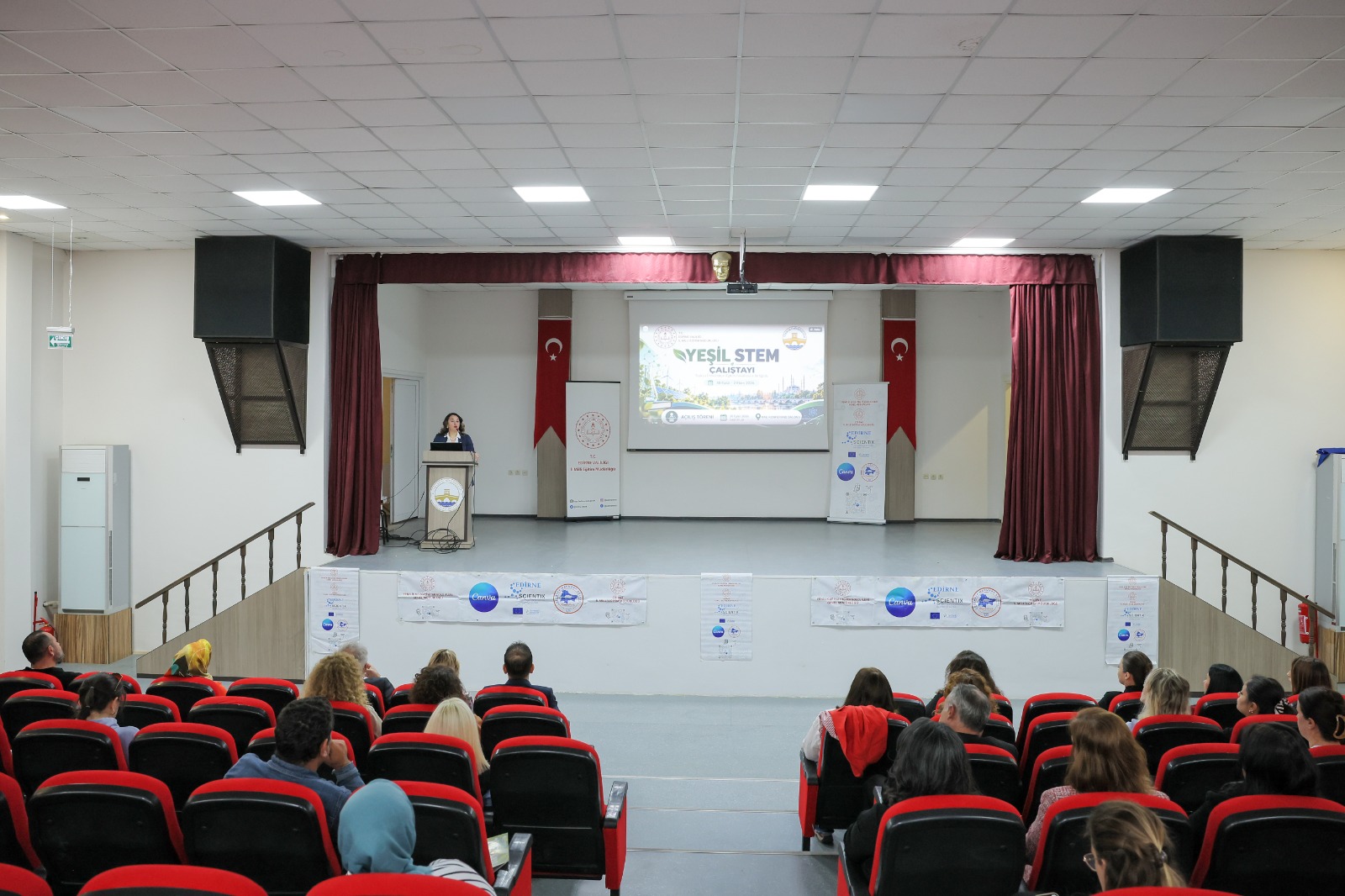 TRAKYA ÜNİVERSİTESİNDE YEŞİL STEM EĞİTİM ÇALIŞTAYI BAŞLADI