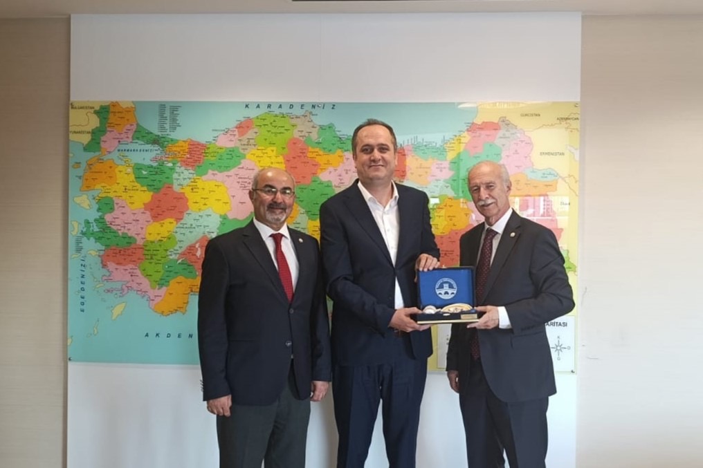 REKTÖR PROF. DR. MUSTAFA HATİPLER’DEN SAĞLIK BAKANLIĞI YÖNETİM HİZMETLERİ GENEL MÜDÜRÜ İSMAİL ÖZTÜRK’E ZİYARET