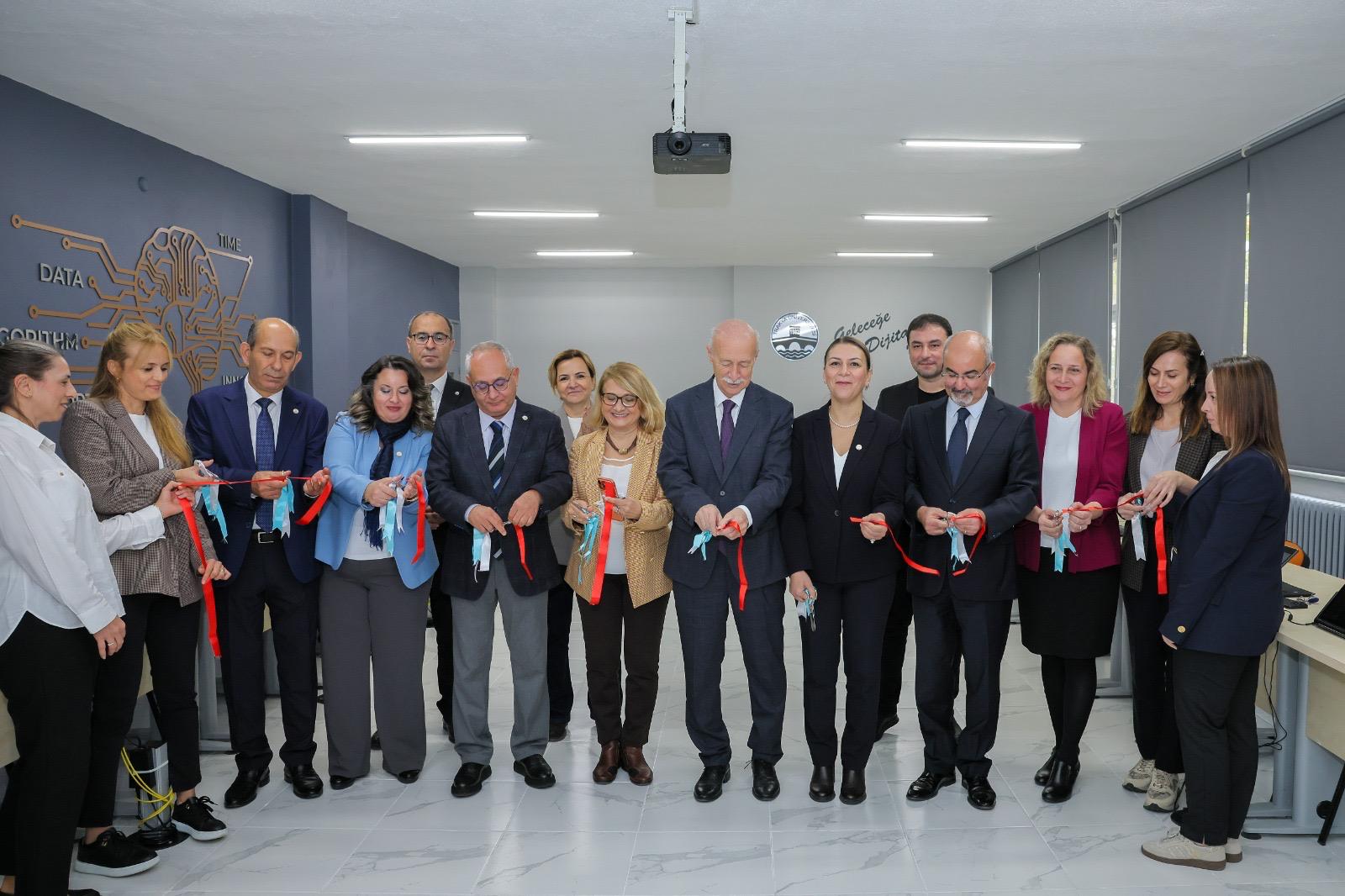 TRAKYA ÜNİVERSİTESİ İKTİSADİ VE İDARİ BİLİMLER FAKÜLTESİNDE KURULAN NETLAB BİLGİSAYAR LABORATUVARI TÖRENLE AÇILDI