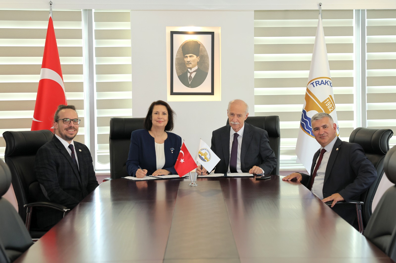 TRAKYA ÜNİVERSİTESİ İLE İŞKUR ARASINDA ÖĞRENCİLERE YÖNELİK 800 KİŞİLİK İŞGÜCÜ UYUM PROGRAMI PROTOKOLÜ İMZALANDI