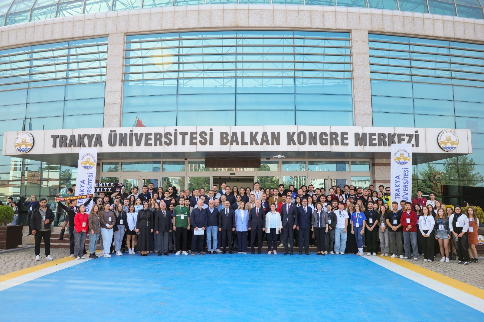 TRAKYA ÜNİVERSİTESİNDE “TOPLULUKLAR BULUŞUYOR” ETKİNLİĞİ ÖĞRENCİLERİN YOĞUN KATILIMIYLA BAŞLADI