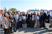EDİRNE VALİSİ YUNUS SEZER VE REKTÖR PROF. DR. MUSTAFA HATİPLER “TOPLULUKLAR BULUŞUYOR” ETKİNLİĞİNDE ÖĞRENCİLERLE BİR ARAYA GELDİ