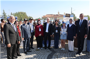 EDİRNE VALİSİ YUNUS SEZER VE REKTÖR PROF. DR. MUSTAFA HATİPLER “TOPLULUKLAR BULUŞUYOR” ETKİNLİĞİNDE ÖĞRENCİLERLE BİR ARAYA GELDİ