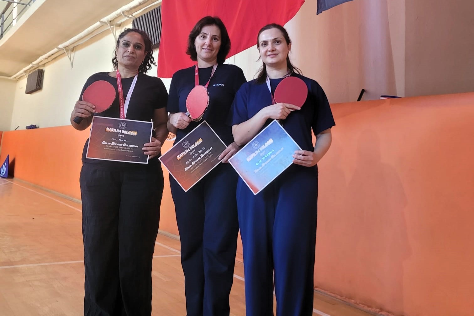 TRAKYA ÜNİVERSİTESİ KADIN MASA TENİSİ TAKIMI 4. KAMU SPOR OYUNLARI’NDA İL BİRİNCİSİ OLARAK BÖLGE FİNALLERİNE YÜKSELDİ