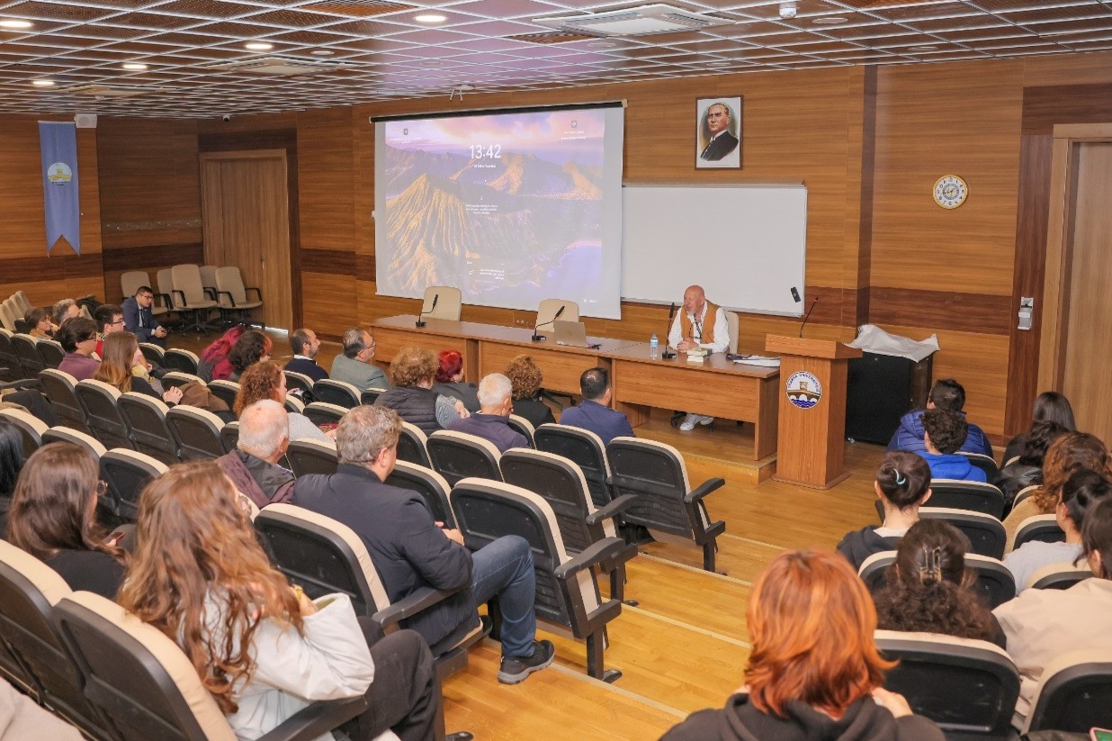 KOSOVALI TÜRK ŞAİR VE RESSAM ETHEM BAYMAK, TRAKYA ÜNİVERSİTESİ ÖĞRENCİLERİYLE BULUŞTU