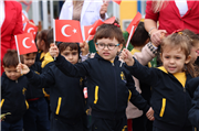 TRAKYA ÜNİVERSİTESİ ZEYNEP-MUSTAFA TAŞ UYGULAMA ANAOKULUNUN MİNİKLERİ CUMHURİYET İÇİN YÜRÜDÜ