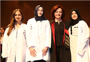 ECZACILIK FAKÜLTESİ BEYAZ ÖNLÜK TÖRENİ