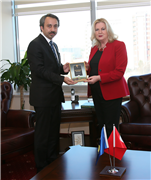 KOSOVA DİYALOG BAKANI DR. EDİTA TAHİRİ ÜNİVERSİTEMİZDEYDİ