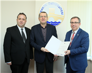 TRAKYA ÜNİVERSİTESİ REKTÖRÜ PROF. DR. ERHAN TABAKOĞLU, YENİ ATANAN VE YÜKSELEN ÖĞRETİM ÜYELERİYLE BİR ARAYA GELDİ