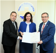 TRAKYA ÜNİVERSİTESİ REKTÖRÜ PROF. DR. ERHAN TABAKOĞLU, YENİ ATANAN VE YÜKSELEN ÖĞRETİM ÜYELERİYLE BİR ARAYA GELDİ