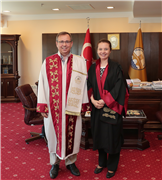 REKTÖRÜMÜZ TARAFINDAN PROF. DR. EBRU ÇAKIR EDİS’E PROFESÖRLÜK BELGESİ VERİLDİ