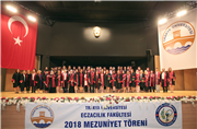 TRAKYA ÜNİVERSİTESİ ECZACILIK FAKÜLTESİ İLK MEZUNLARINI VERDİ