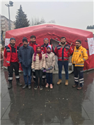 UMKE TİMİNDE YER ALAN TRAKYA ÜNİVERSİTELİLER, DEPREM BÖLGESİNDE ACİL SAĞLIK VE YARDIM HİZMETLERİNDE BULUNDU…