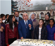 "TUT ELİMİ EDİRNE DERNEĞİ" ÇOCUKLARIYLA BİRLİKTE KONSERDEYDİ