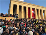 TRAKYA ÜNİVERSİTESİ ÖĞRENCİLERİ ATAMIZIN HUZURUNDA