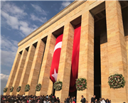 TRAKYA ÜNİVERSİTESİ ÖĞRENCİLERİ ATAMIZIN HUZURUNDA