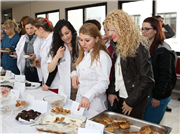 KERMESE YOĞUN İLGİ