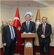 TRAKYA ÜNİVERSİTESİ’NİN KONUĞU BU DEFA TÜRKİYE CUMHURİYETİ KAMU BAŞDENETÇİSİ ŞEREF MALKOÇ...