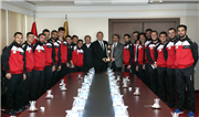 ŞAMPİYON FUTBOL TAKIMIMIZDAN REKTÖRÜMÜZE ZİYARET