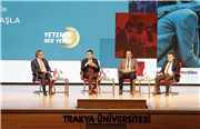 TRAKYA KARİYER FUARI, İKİNCİ GÜNÜNDE BÖLGE EKONOMİSİNE YÖN VEREN PANELLERE EV SAHİPLİĞİ YAPTI