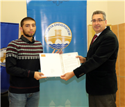 ÜNİVERSİTEMİZ FAKÜLTELERİNE BİRİNCİ SIRADAN YERLEŞEN ÖĞRENCİLERİMİZE KUTLAMA BELGELERİ VERİLDİ