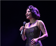 ŞENLİĞİN ÜÇÜNCÜ GÜNÜNDE GÖKSEL SAHNEDEYDİ