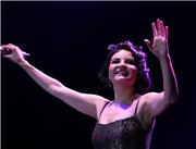 ŞENLİĞİN ÜÇÜNCÜ GÜNÜNDE GÖKSEL SAHNEDEYDİ