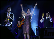 ŞENLİĞİN ÜÇÜNCÜ GÜNÜNDE GÖKSEL SAHNEDEYDİ