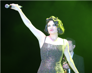 ŞENLİĞİN ÜÇÜNCÜ GÜNÜNDE GÖKSEL SAHNEDEYDİ