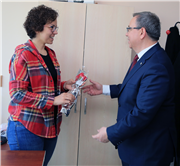 REKTÖR PROF. DR. ERHAN TABAKOĞLU’NDAN, TRAKYA ÜNİVERSİTESİ’NİN KADIN ÇALIŞANLARINA KARANFİL