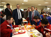ÖZEL GEREKSİNİMLİ ÇOCUKLARA GALA YEMEĞİ VE UĞURLAMA