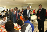 ÖZEL GEREKSİNİMLİ ÇOCUKLARA GALA YEMEĞİ VE UĞURLAMA