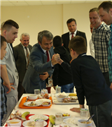 ÖZEL GEREKSİNİMLİ ÇOCUKLARA GALA YEMEĞİ VE UĞURLAMA