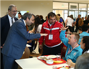 ÖZEL GEREKSİNİMLİ ÇOCUKLARA GALA YEMEĞİ VE UĞURLAMA