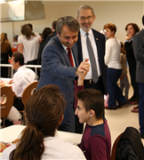 ÖZEL GEREKSİNİMLİ ÇOCUKLARA GALA YEMEĞİ VE UĞURLAMA