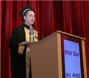 İKTİSADİ VE İDARİ BİLİMLER FAKÜLTESİ’NDE MEZUNİYET SEVİNCİ