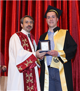 İKTİSADİ VE İDARİ BİLİMLER FAKÜLTESİ’NDE MEZUNİYET SEVİNCİ