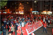 ÜNİVERSİTEMİZ DEMOKRASİ YÜRÜYÜŞÜNDEYDİ