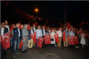 ÜNİVERSİTEMİZ DEMOKRASİ YÜRÜYÜŞÜNDEYDİ
