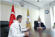 SLOGANI “GELECEĞE KÖPRÜ” OLAN TRAKYA ÜNİVERSİTESİ’NE MERİÇ KÖPRÜSÜ TAPU SENEDİ BULUNAN TABLO HEDİYE EDİLDİ