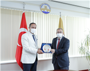 SLOGANI “GELECEĞE KÖPRÜ” OLAN TRAKYA ÜNİVERSİTESİ’NE MERİÇ KÖPRÜSÜ TAPU SENEDİ BULUNAN TABLO HEDİYE EDİLDİ