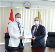 SLOGANI “GELECEĞE KÖPRÜ” OLAN TRAKYA ÜNİVERSİTESİ’NE MERİÇ KÖPRÜSÜ TAPU SENEDİ BULUNAN TABLO HEDİYE EDİLDİ