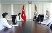 SLOGANI “GELECEĞE KÖPRÜ” OLAN TRAKYA ÜNİVERSİTESİ’NE MERİÇ KÖPRÜSÜ TAPU SENEDİ BULUNAN TABLO HEDİYE EDİLDİ