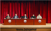 “15 TEMMUZ” ÖZEL GÜNDEMİ İLE TOPLANAN TRAKYA ÜNİVERSİTESİ SENATOSUNDA KAHRAMANLIK TÜRKÜLERİ SESLENDİRİLDİ