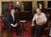 72 YAŞINDAKİ ÖĞRENCİMİZ ŞEVKİ KILIÇ’TAN REKTÖRÜMÜZE ZİYARET