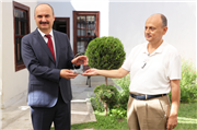 EDİRNE GAZETECİLER DERNEĞİ’NDEN TRAKYA ÜNİVERSİTESİNE BÜYÜK ONUR
